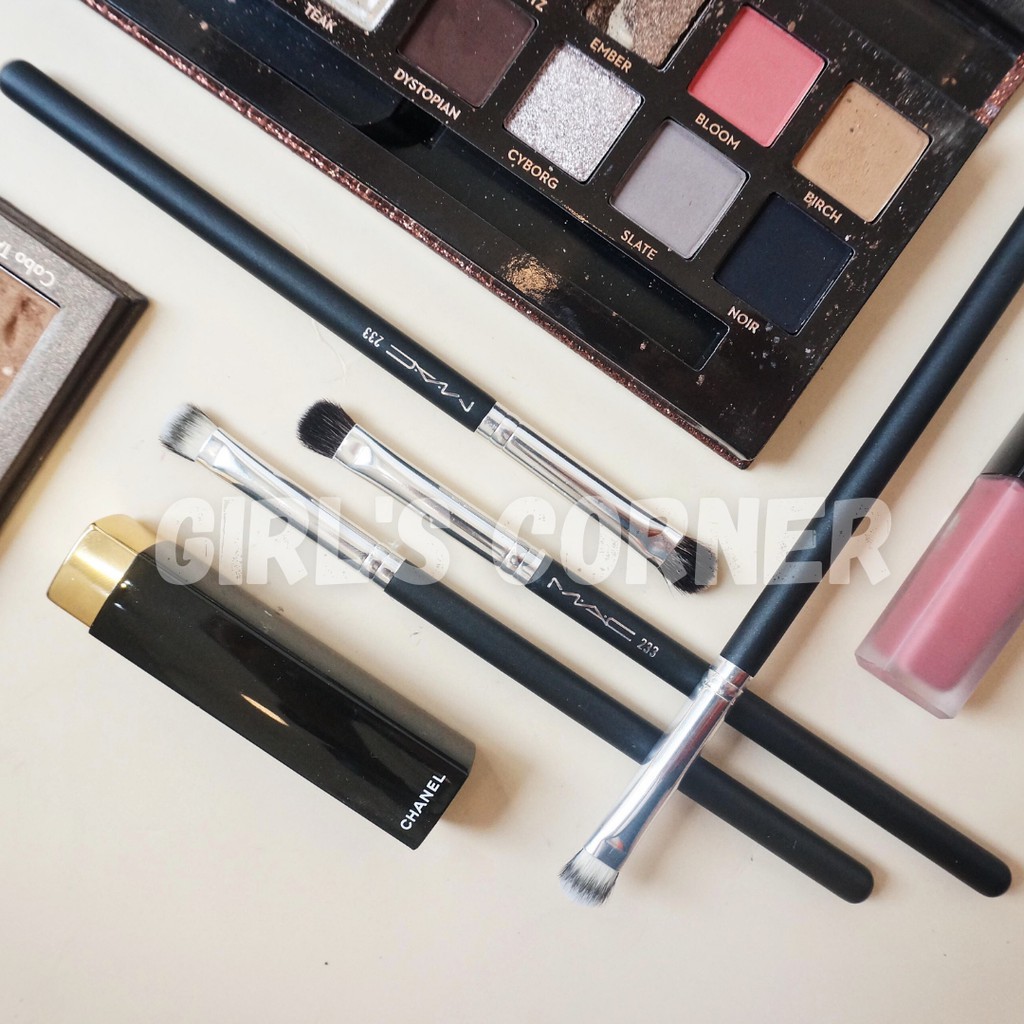 Cọ bầu mắt - mí dưới MAC 233 Split Fibre Eye Shadow