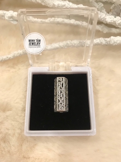 Charm ống lục giác dài khắc chữ bạc S925