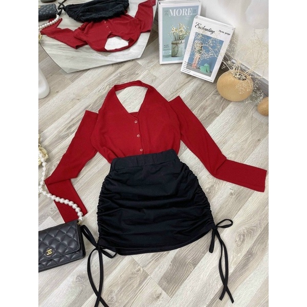 Set áo yếm tăm gân trễ vai tay dài màu đỏ phối cùng chân váy rút dây hai bên đùi mặc Noel Lễ Tết