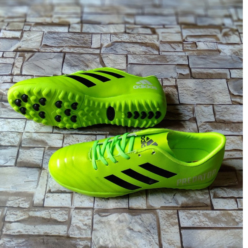 Giày bóng đá sân cỏ nhân tạo Predator - Chất lượng cao và đẹp