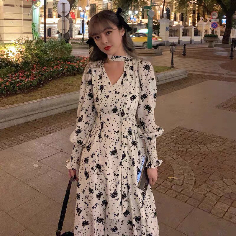 Váy hoa nhí xòe dáng dài cổ chữ V kèm dây buốc tóc phong cách nhẹ nhàng | BigBuy360 - bigbuy360.vn