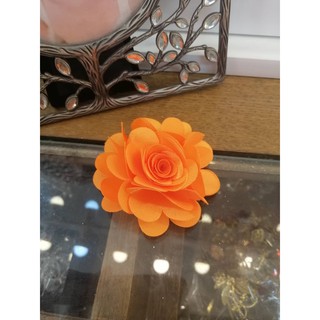 Hoa hồng lụa cài áo
