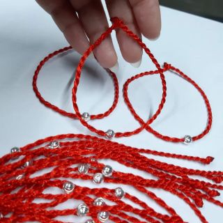 Combo 110 vòng chỉ đỏ bi bạc đựng trong túi thơm
