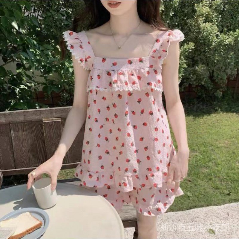 Bộ Đồ Ngủ Áo Hai Dây Phối Quần Short Họa Tiết Dâu Tây Dễ Thương Thời Trang Mùa Hè Cho Nữ