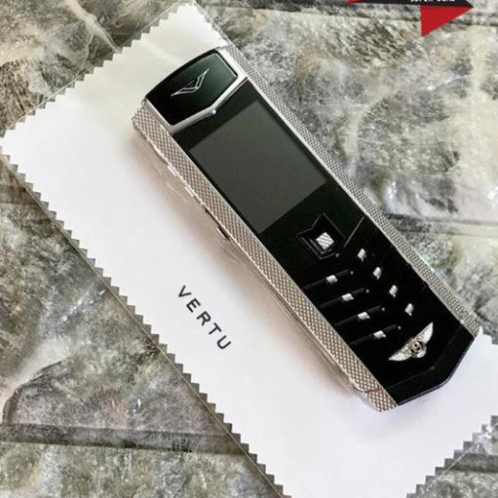 Điện thoại V9 độc- lạ tặng thêm 1 pin