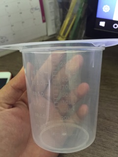 Cốc nhựa chia vạch 3 miệng rót