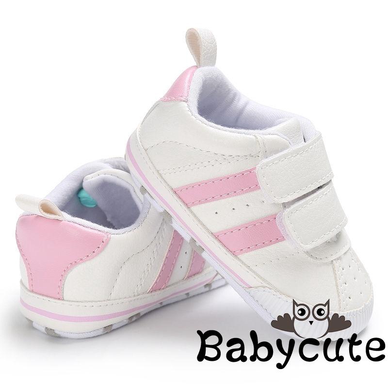 Giày thể thao khóa dán phong cách năng động dành cho các bé