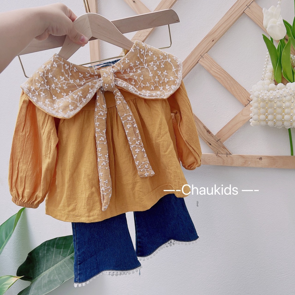 Set áo vàng cổ ren hạt quần loe bé gái