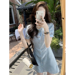 V131 - Váy xanh cổ ren