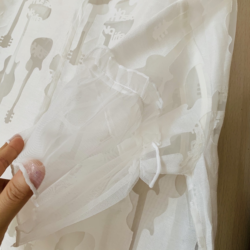 Áo voan trắng dạng babydoll bị cắt hiệu