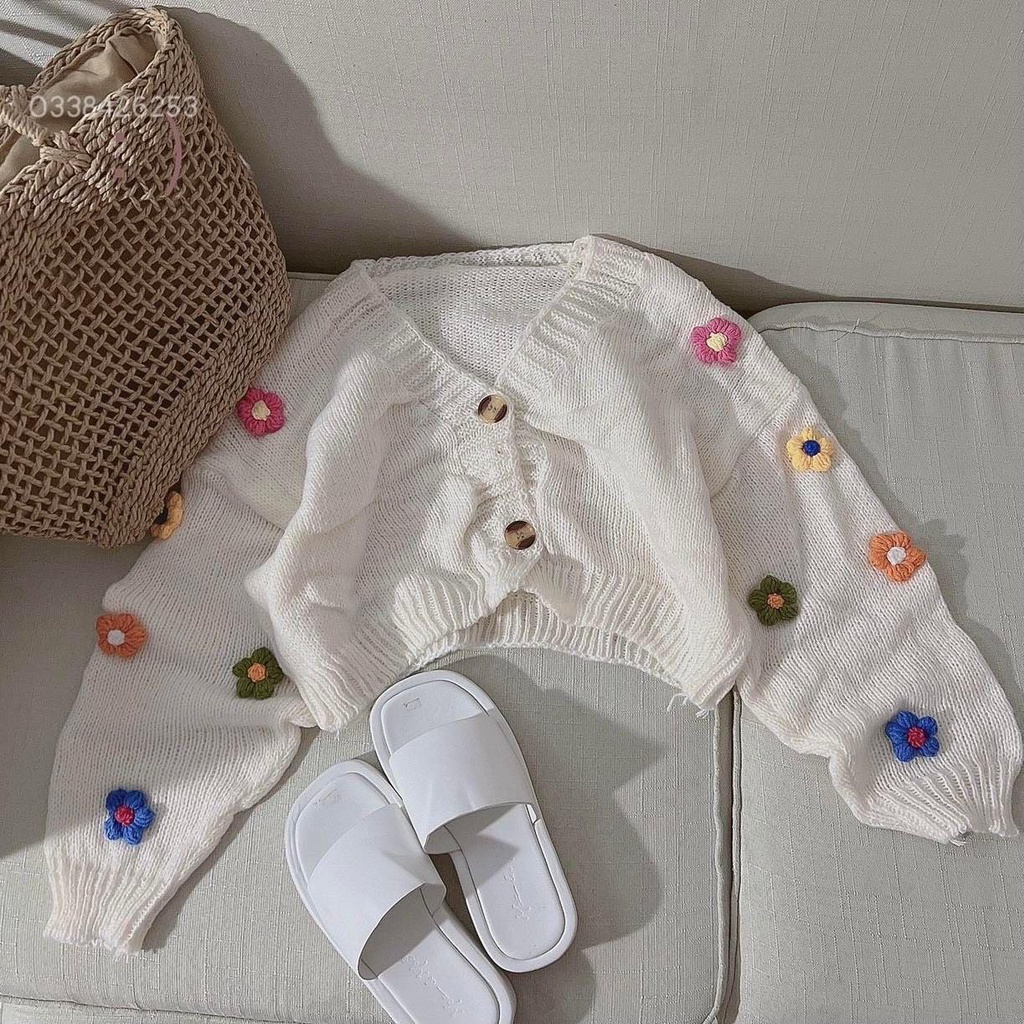 Khoác len form rộng  thêu hoa