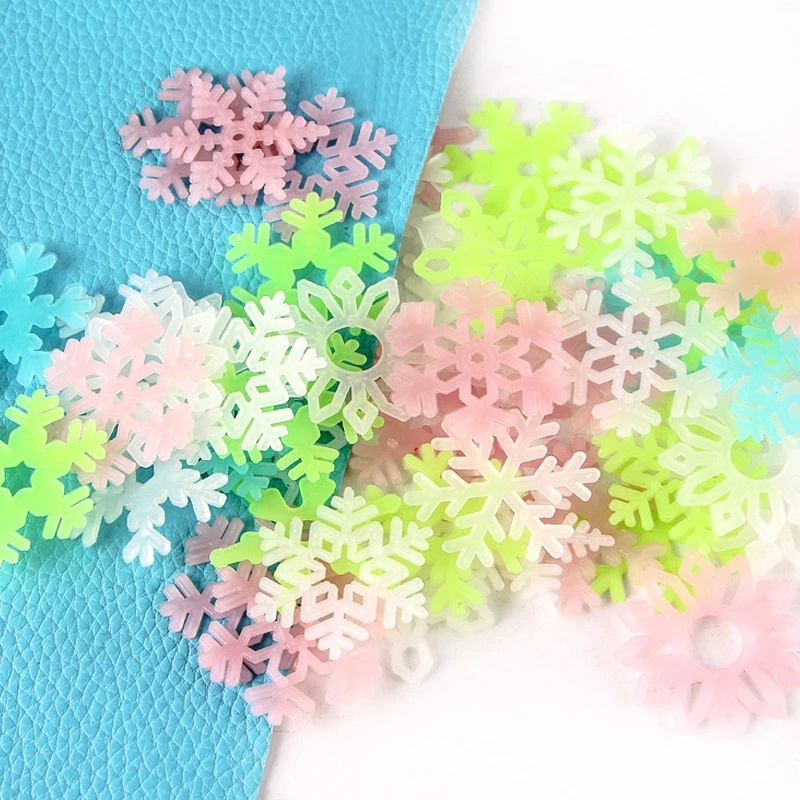 50Pcs Pack 3D Snowflake Luminous Self-adhesive DIY Wall Stickers Used for Bedroom Ceiling Wall Decorations