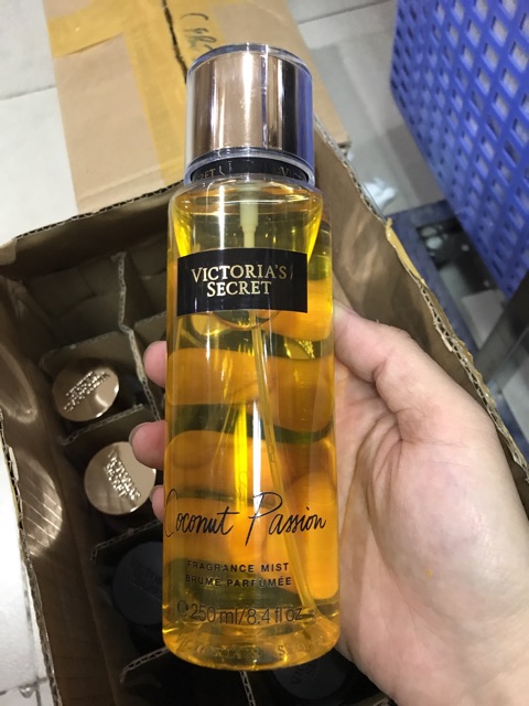 Xịt Toàn Thân Nhũ Victoria’s Secret Love Addict Shimmer 250ml