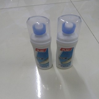 Trai nước tẩy trắng giày