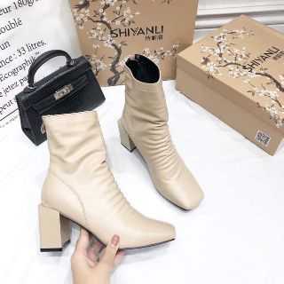 Bốt nhăn gót trụ cực chất