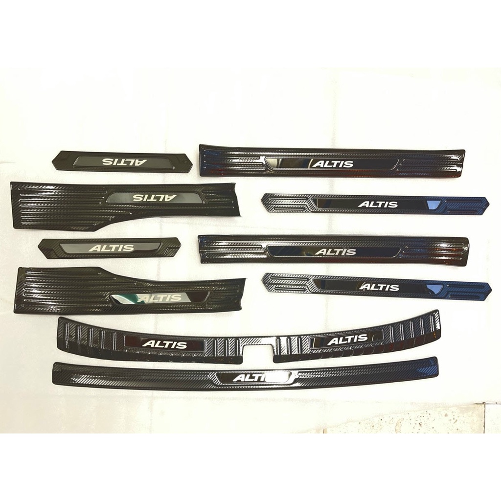 Ốp bậc cửa, nẹp bước chân, chống trầy cốp, bậc cốp carbon xe Toyota Altis 2022 2023 vân carbon cao cấp