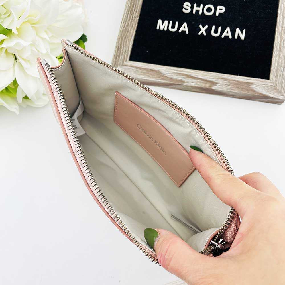 Túi đeo vai nữ Calvin Klein Embossed Logo Convertible Pouch, Pink