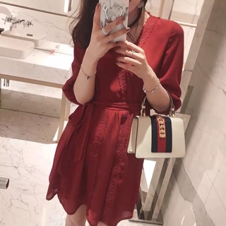 Váy đỏ đai eo