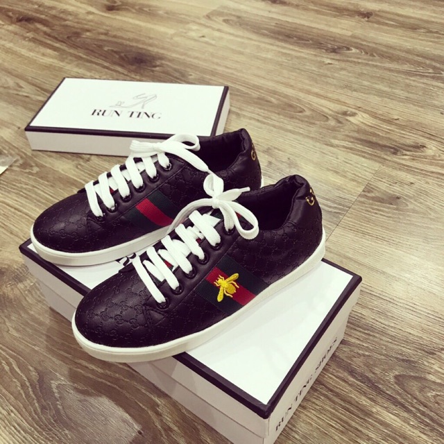 Giày thể thao vân hoạ tiết thêu ong