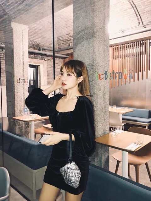 Đầm Nhung Cổ Vuông Cực Tone Dáng | BigBuy360 - bigbuy360.vn