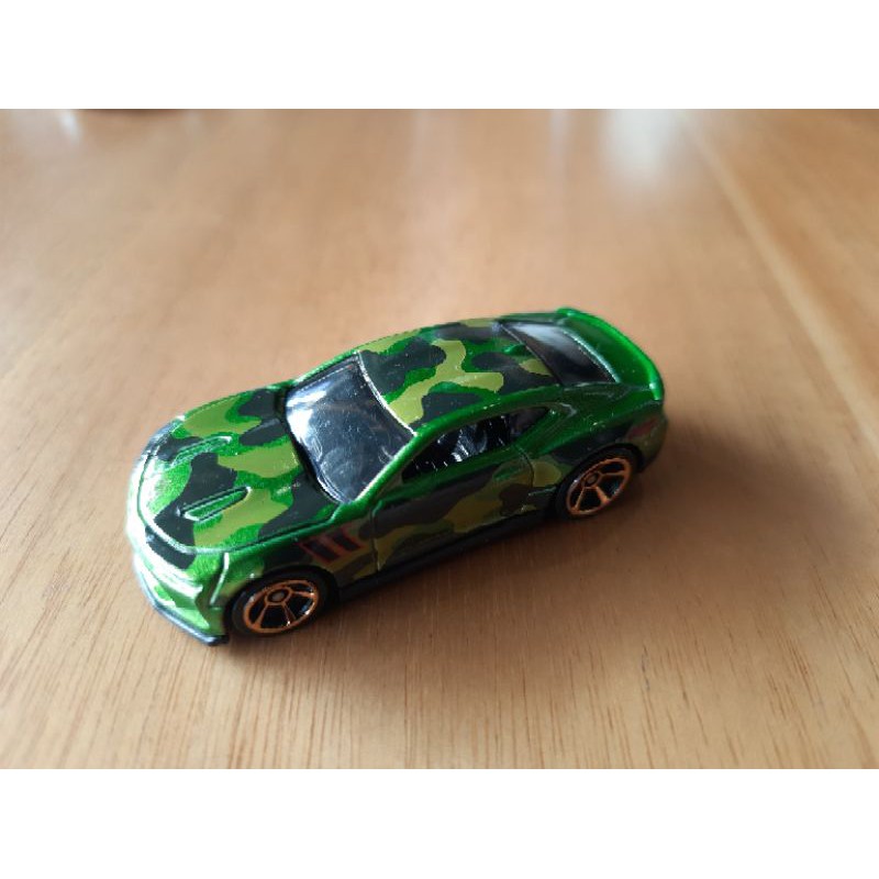 xe Hotwheels Chevy Camaro xanh lá quân đội,  xe đẹp như hình