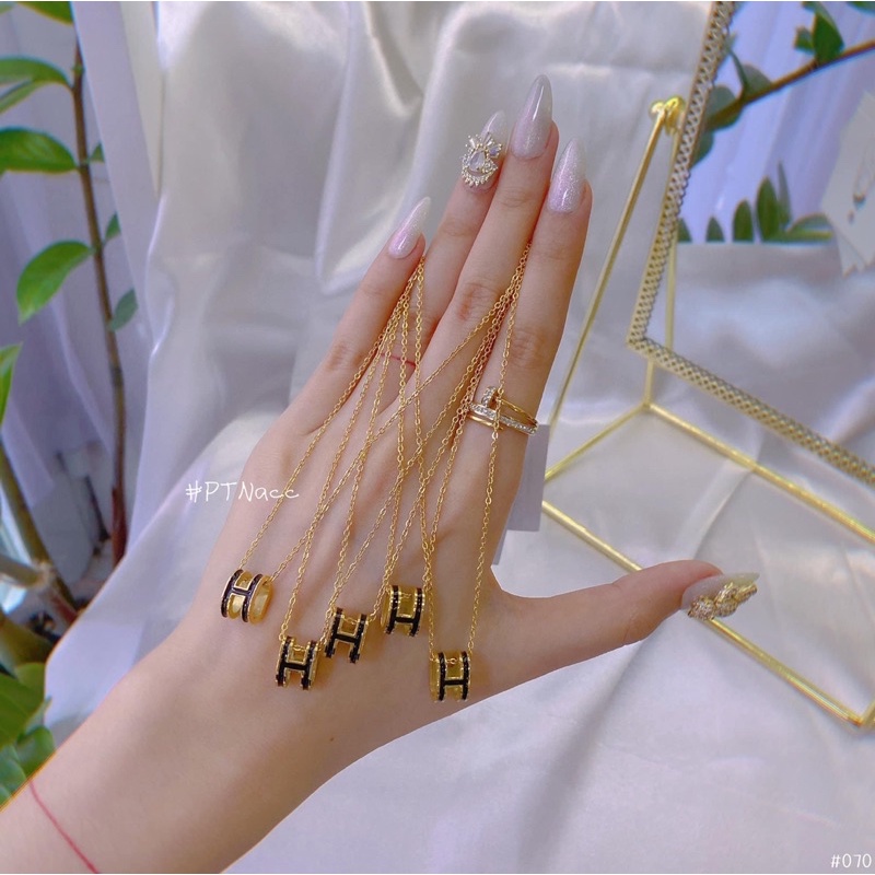 ᴾᵀᴺᵃᶜᶜ Bộ trang sức titan chữ H mini màu đen