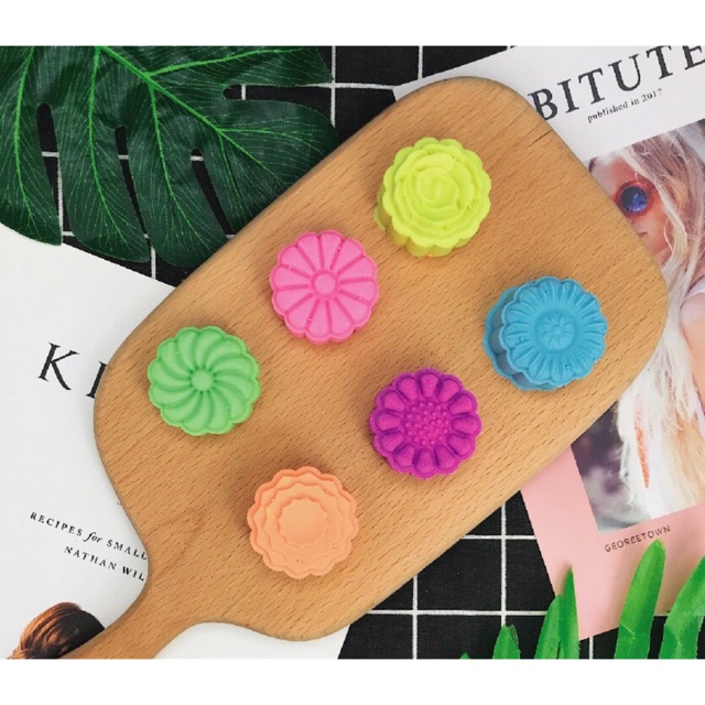 Khuôn trung thu lò xo 6 mặt 3D 50g