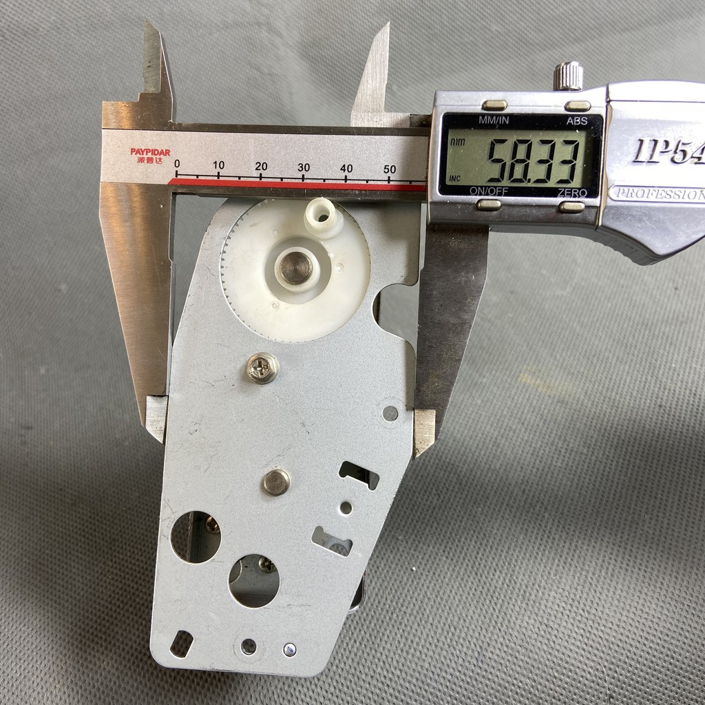 MOTOR 370 Kèm bánh răng chế máy phát điện mini. Cần quay lệch tâm.