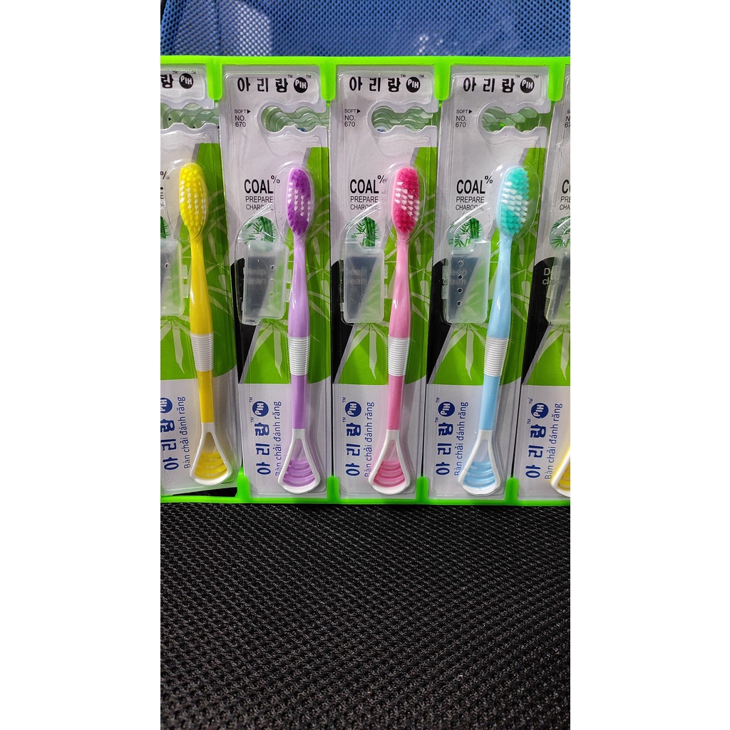 Bàn Chải Đánh Răng 2 in 1 Kèm Cạo Lưỡi Hàn Quốc 670