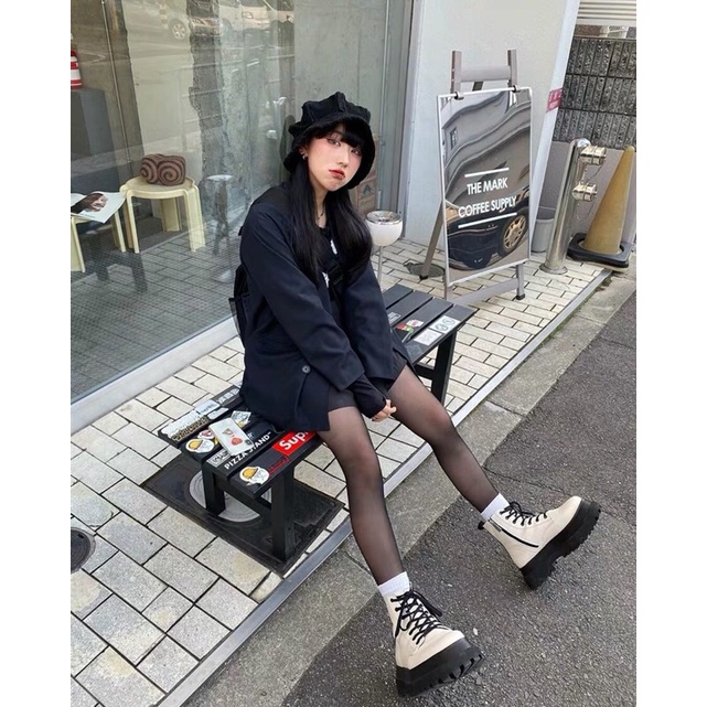 Boot martin màu trắng - đế đen nổi bật cá tính