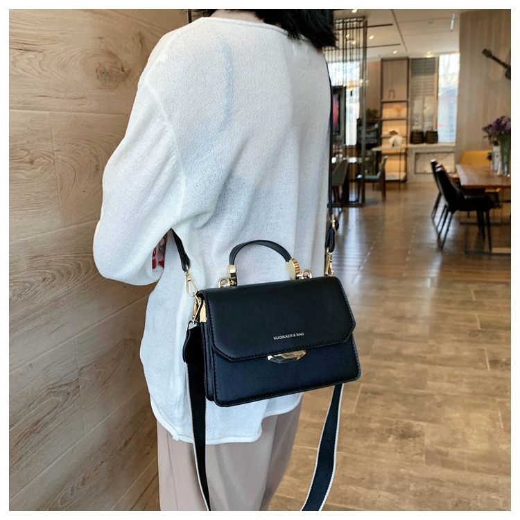 Túi xách đeo vai hình vuông quai bản to phong cách thời trang retro | BigBuy360 - bigbuy360.vn