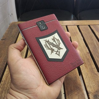 Dán da Blackberry Passport theo yêu cầu