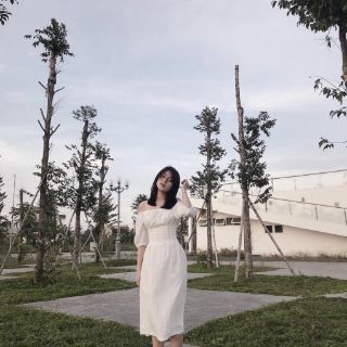 Đầm trắng bẹt vai