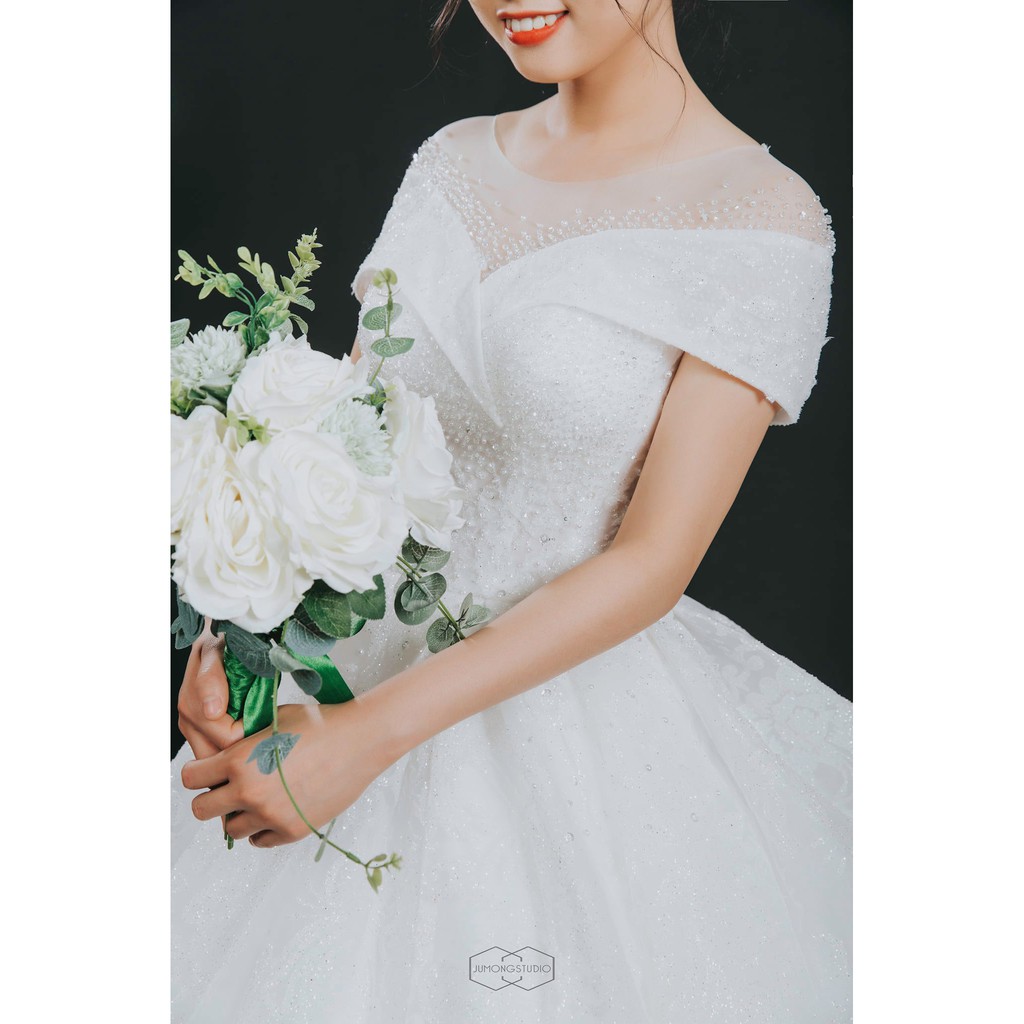 Váy cưới ren