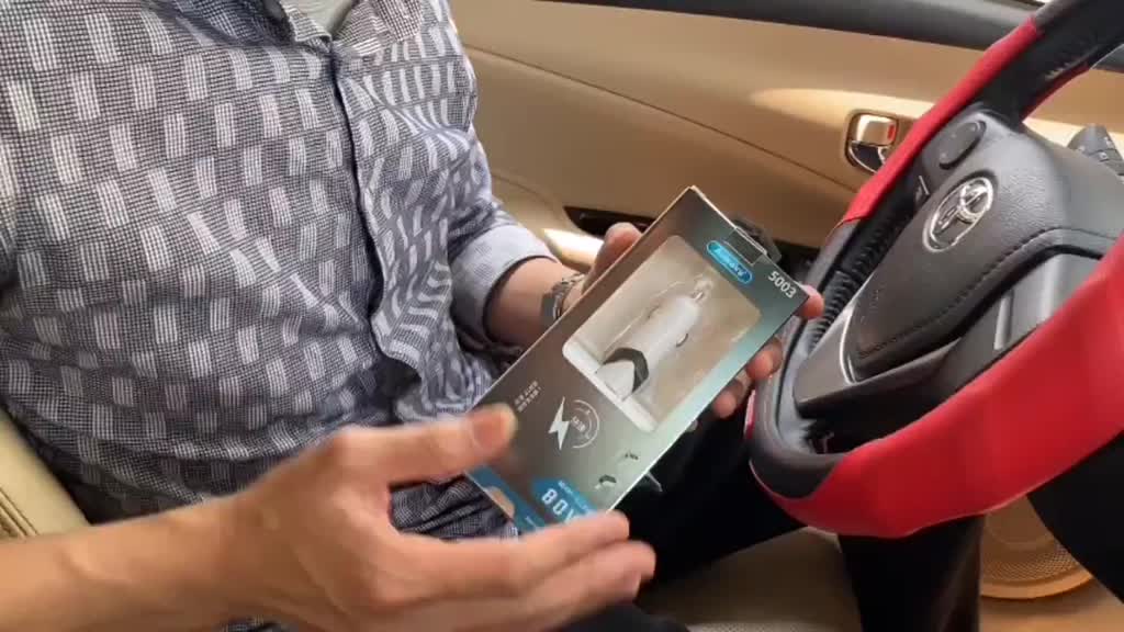 Tẩu sạc xe ô tô chia đôi góc 120 độ sạc nhanh 2 tẩu và 2 cổng USB nhỏ gọn | BigBuy360 - bigbuy360.vn