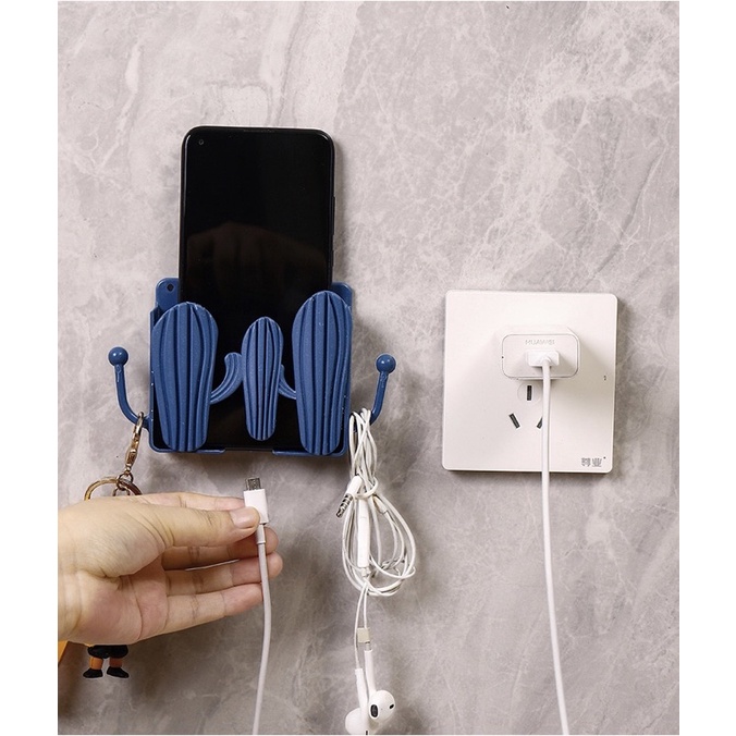 Kệ đựng điện thoại, điều khiển remote dán tường hình 3 cây xương rồng có lỗ cắm sạc và có 2 móc treo phụ kiện tiện lợi