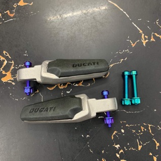 Gác chân Ducati và ốc gác chân Gr5 cao cấp