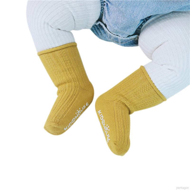 Đôi vớ đế mềm chống trượt đáng yêu dành cho trẻ sơ sinh