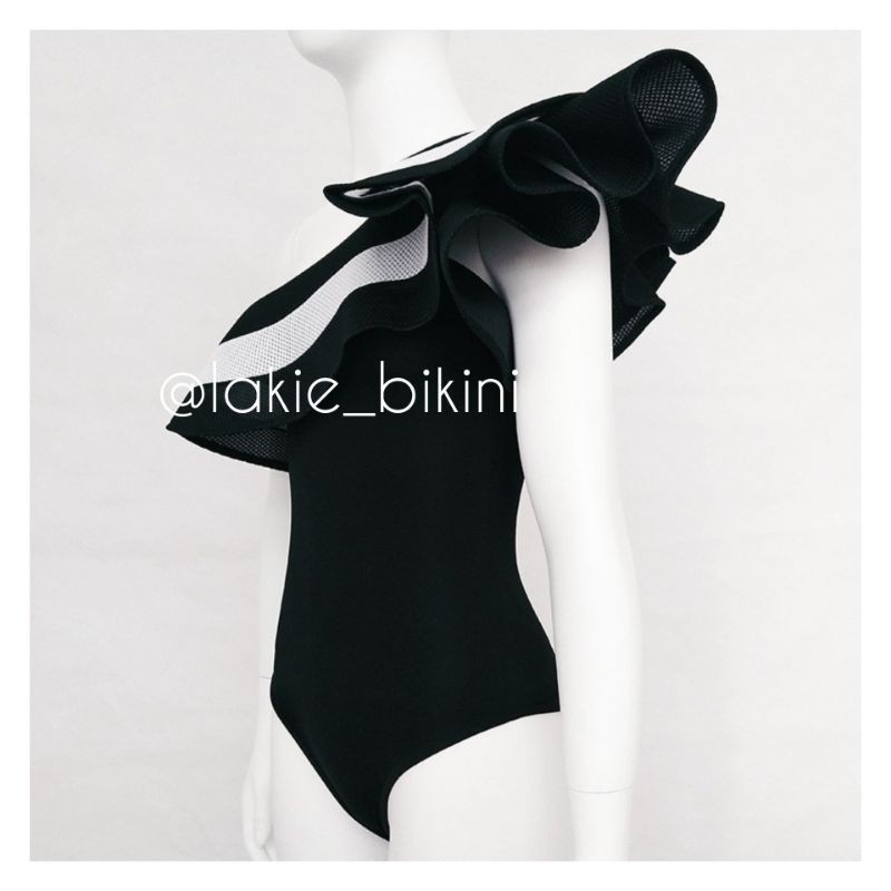 Bikini lệch vai bồng bềnh lưng cao che mỡ bụng | BigBuy360 - bigbuy360.vn