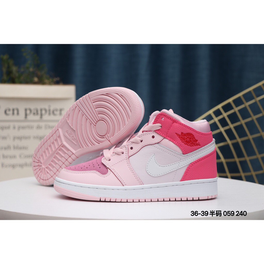 Giày Thể Thao Bóng Rổ Air Jordan 1 Màu Hồng Cá Tính Cho Nữ