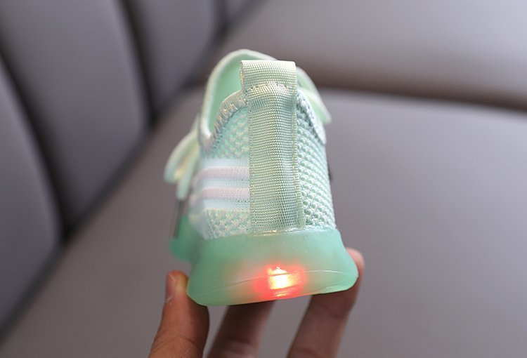 Giày Thể Thao Có Đèn Led Cho Bé (2-6 Tuổi)