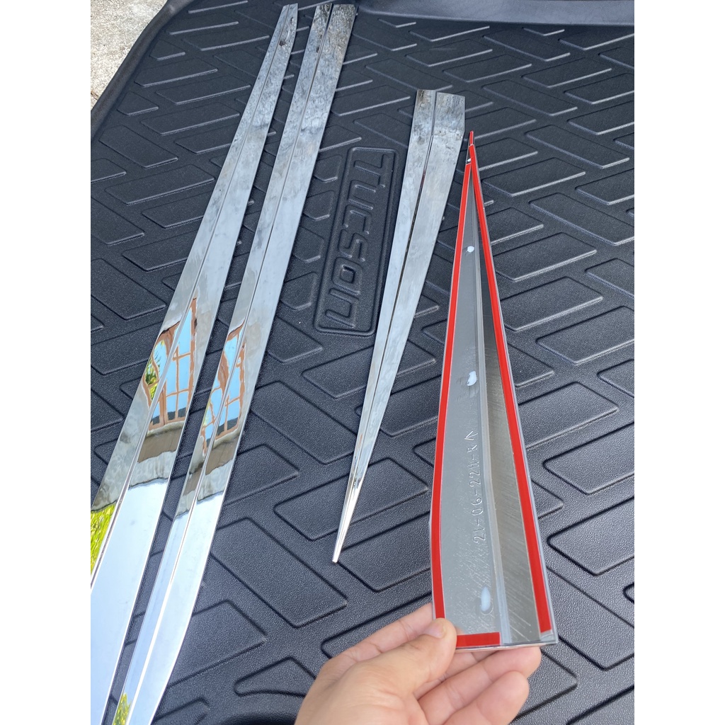 Ốp nẹp sườn, nẹp hông xe Hyundai Tucson 2022 2023 chất liệu mạ crom cao cấp