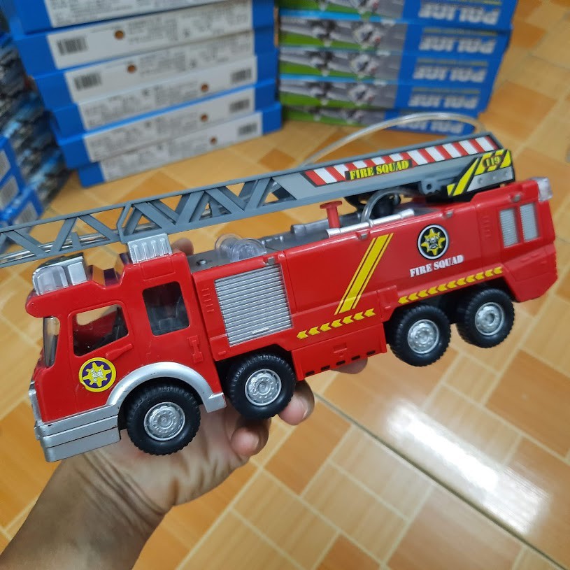 Ô tô cứu hỏa mini chạy pin đồ chơi trẻ em có âm thanh và đèn (xe dùng 3 pin con thỏ AA)