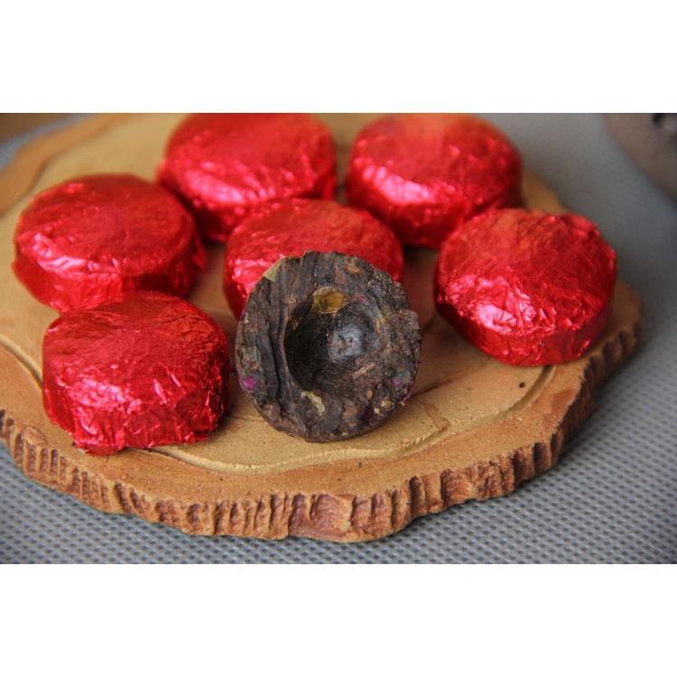 Trà phổ nhĩ Chín Vân Nam Thêm Hoa Hồng dạng viên nén Hộp thiếc