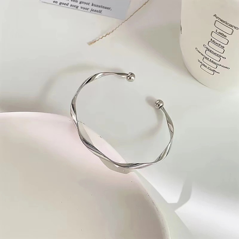 Vòng Đeo Tay Dạng Hở Họa Tiết Gợn Sóng Thời Trang Có Thể Điều Chỉnh Cho Nữ