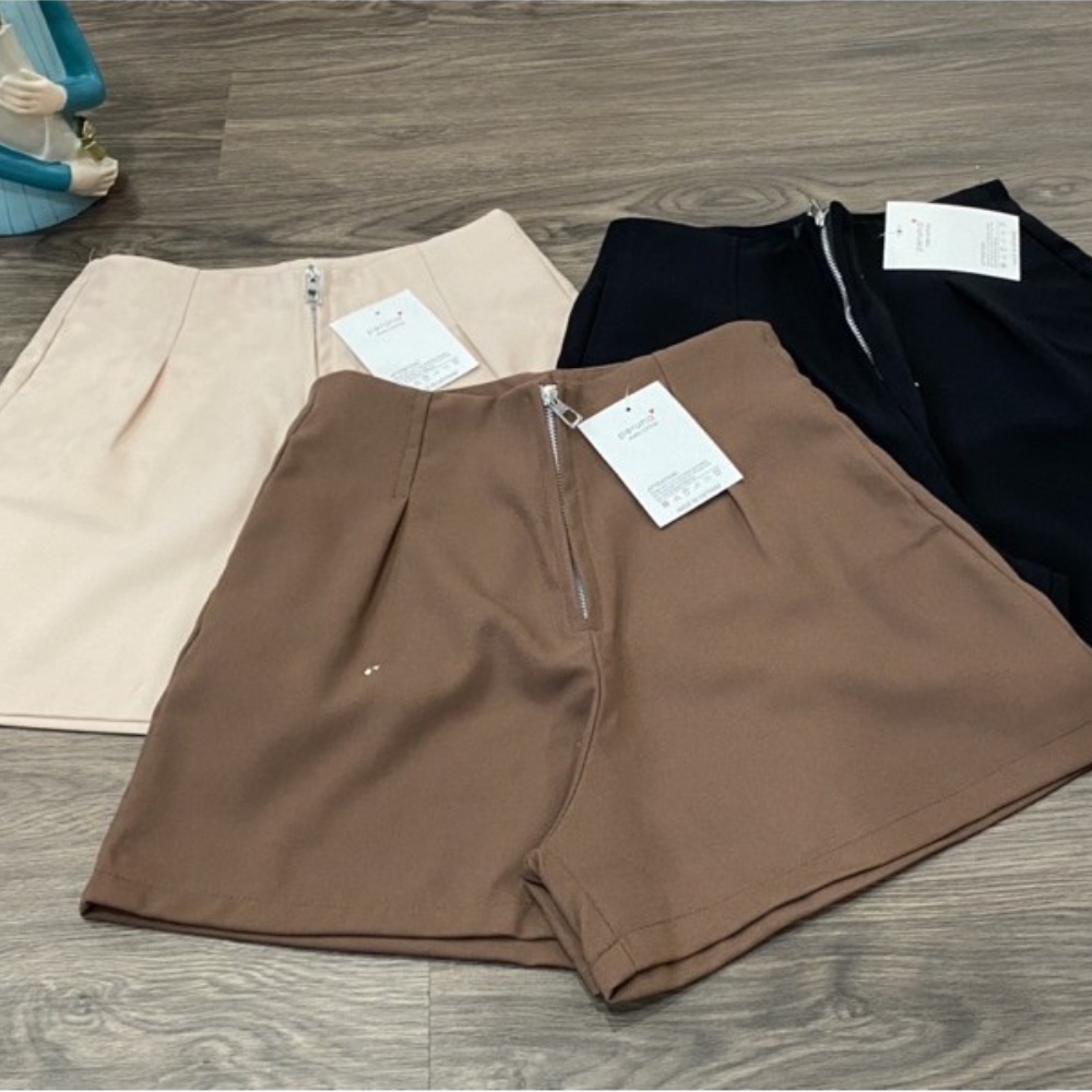 Quần short nữ , quần đùi ống rộng nữ lưng cao khoá trước màu đen vải tuyết mưa dày dặn phong cách hàn quốc Larosa