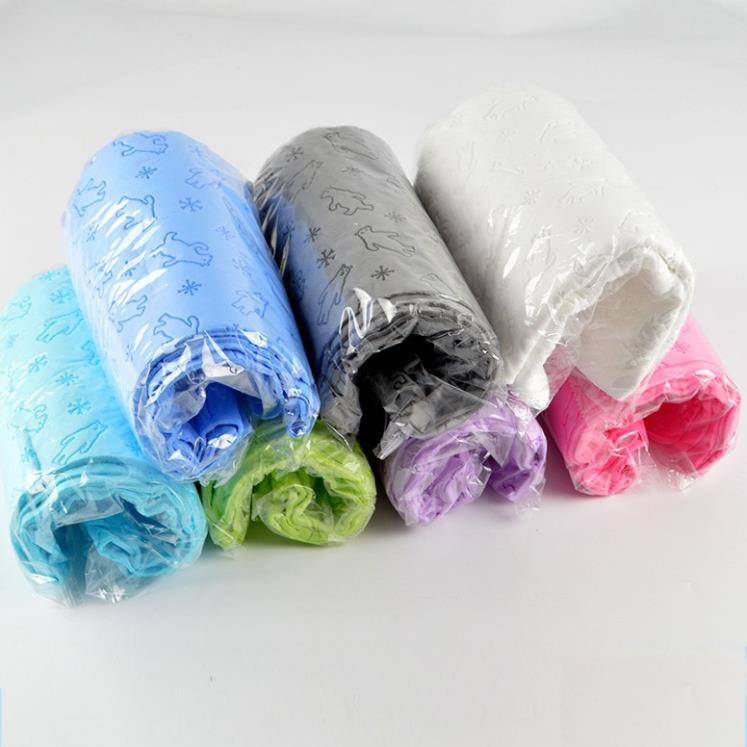 Khăn tắm siêu thấm hút Ice Towel có hộp trong veo và có móc treo size XL 85x33cm