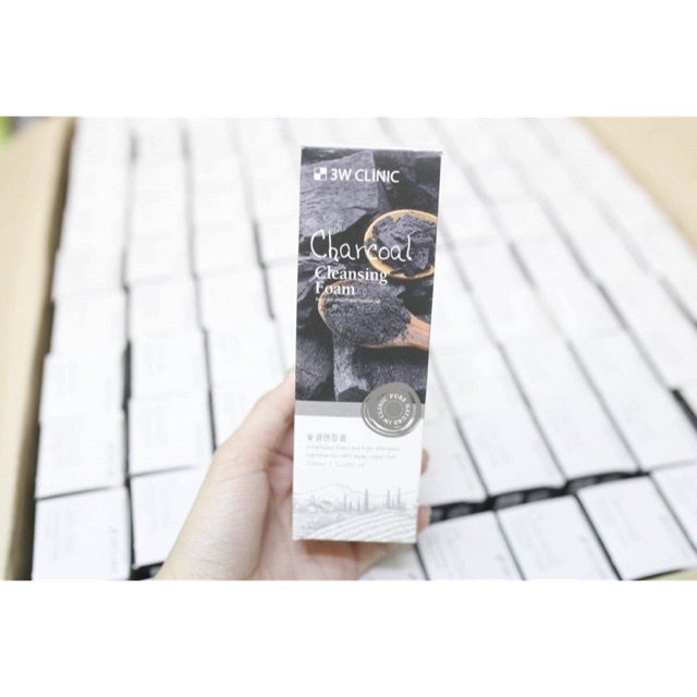 Sữa rửa mặt Than Tre 3W Clinic Charcoal Cleansing Foam