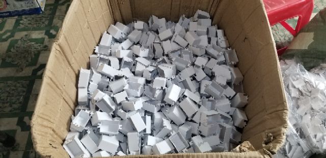 BOX NHỰA  40mm*27mm*22m KW7