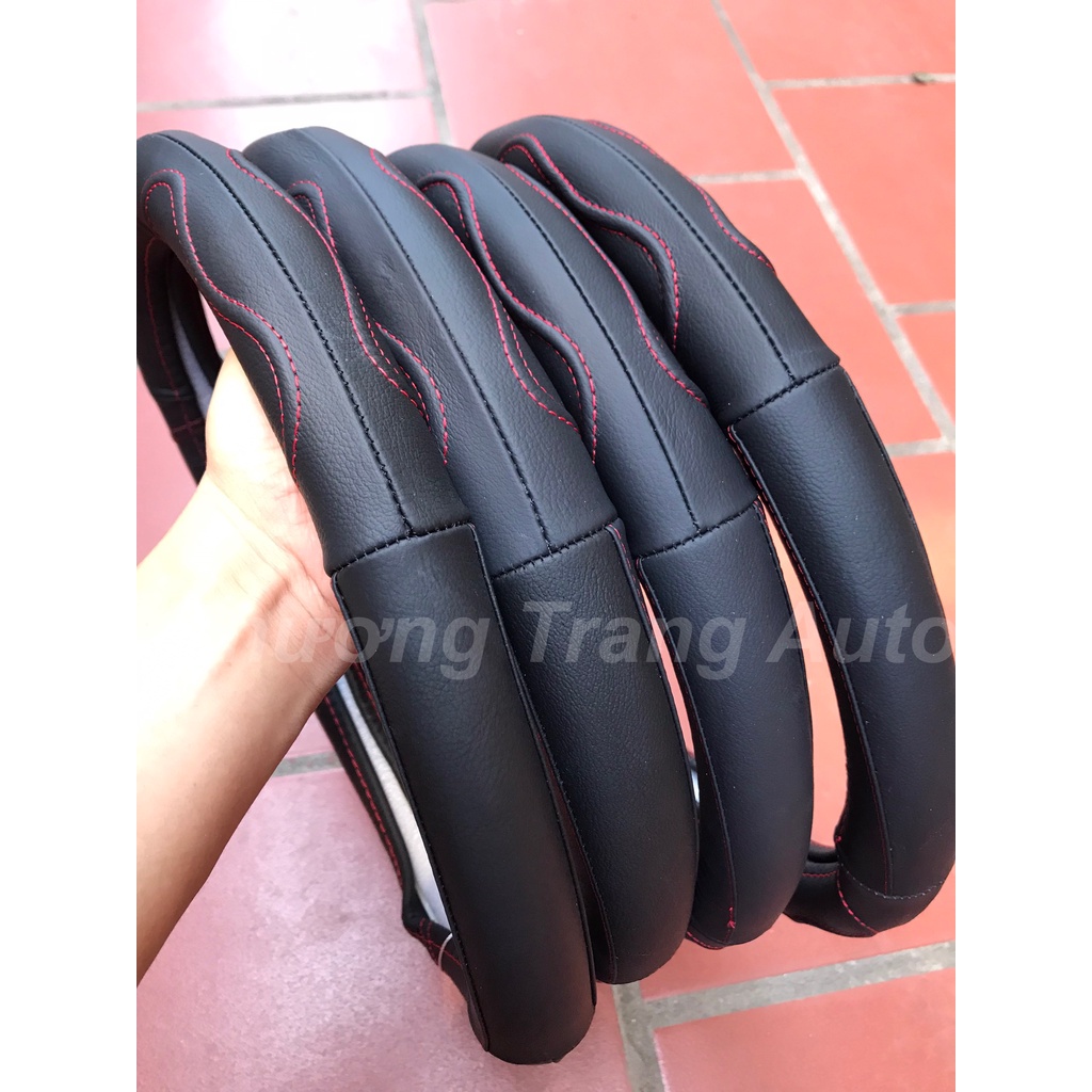 Bọc vô lăng da thật 6 khấc, chuẩn, xịn, sang trọng  - Phù hợp với hầu hết các dòng xe 4 chỗ và 7 chỗ
